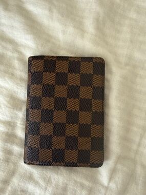 Daisey Rose Passport holder